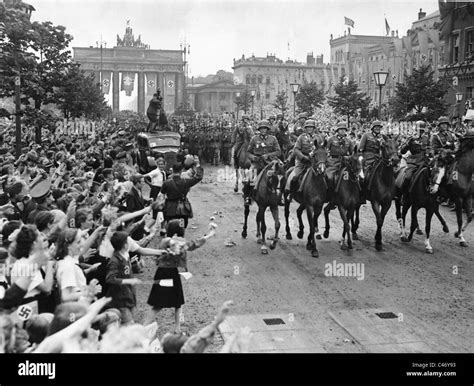 War Victory Parade Hi Res Stock Photography And Images Alamy