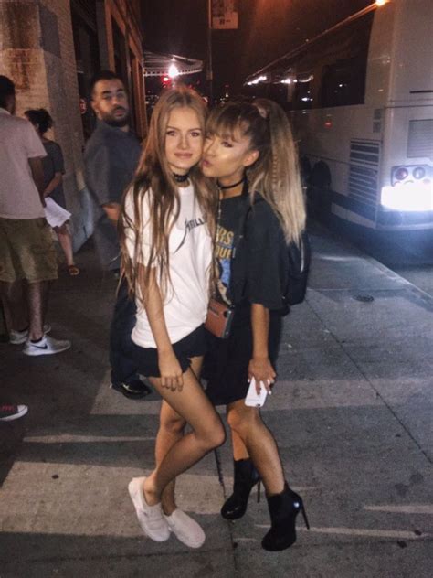 Ariana Grande And A Fan Ariana Grande Outfits Ariana Grande