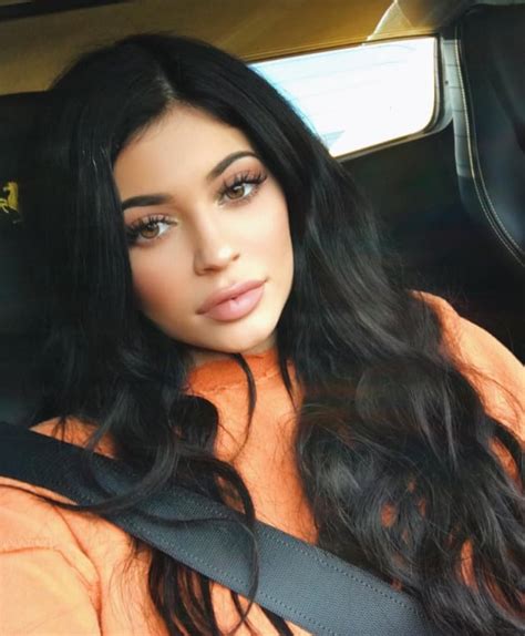 Kylie Jenner Bathroom Selfie Closes Out 2016 Begins 2017 In Style The Hollywood Gossip