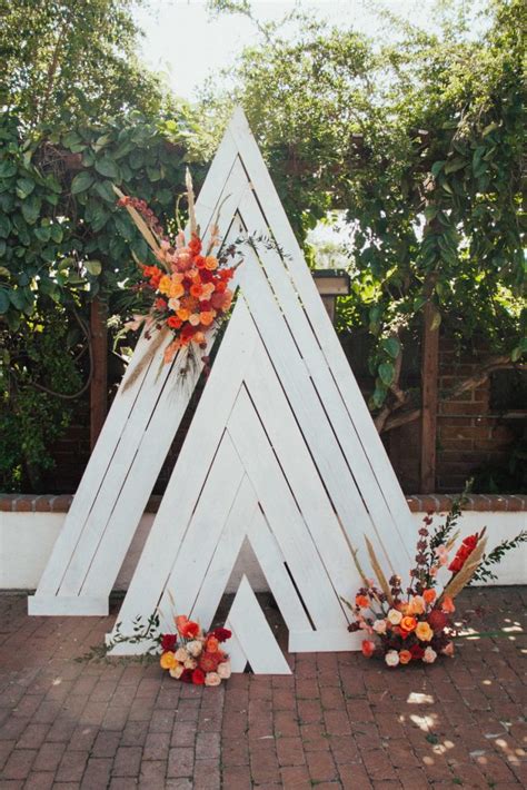 25 Unique Fall Wedding Arches To Update Your Ceremony