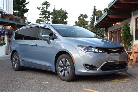 2017 Chrysler Pacifica Hybrid Review Part 2