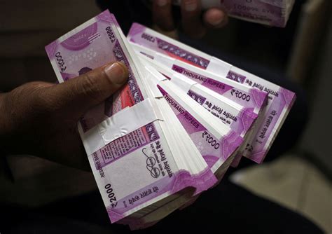 India Says New Currency Cant Be Faked But Fakes Notes Are Popping Up Every Day