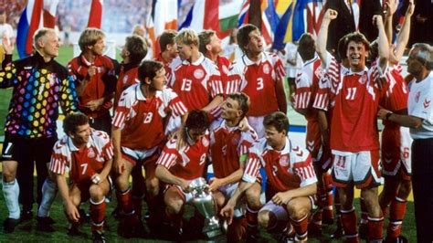 Poul nielsen e jon dahl tomasson (52). EURO 1992: DANIMARCA - Storie di Calcio