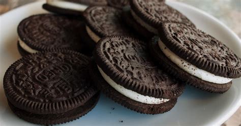 Outsourcing Oreos Becomes A Campaign Issue Cbs News