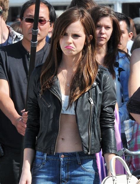 Emma Watson Roba A Paris Hilton En The Bling Ring Trailer Red17