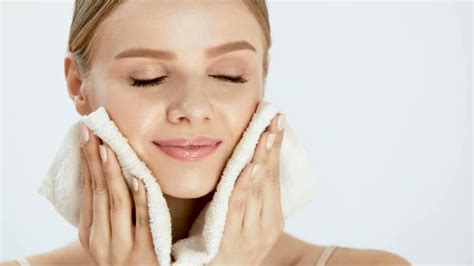5 reasons why you shouldn t dry your face with a towel kimdeyir