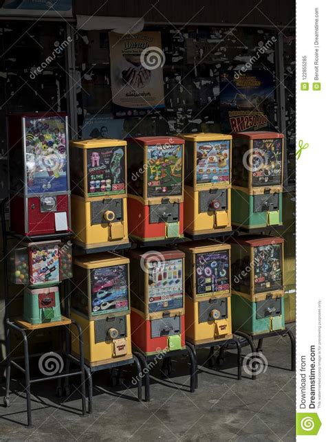 2020 popular 1 trends in toys & hobbies, sports & entertainment, jewelry & accessories, home & garden with doll machine small and 1. Vintage Toys Vending Machine In A Street Of Sekinchan ...