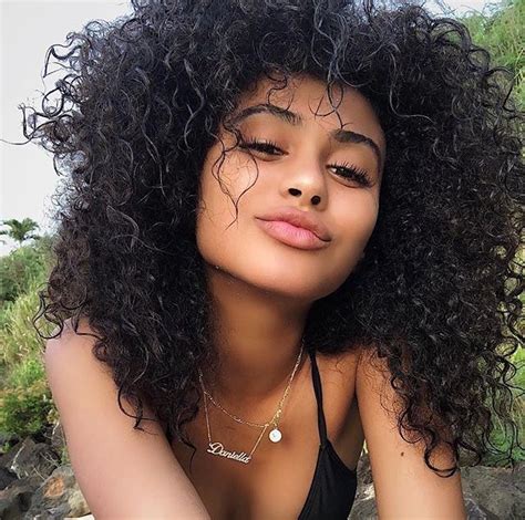 I always sleep with a silk pillowcase, and the first 2 days i wear a buff. Follow me : @ĻĔĖǨǞ | Curly girl hairstyles, Light skin ...