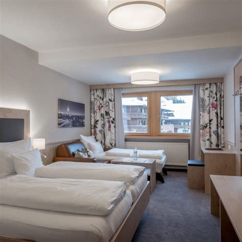 A grocery shop can be reached within 200 metres. Haus Gurgl | DOPPELZIMMER LARGE 30m²2 - 3 Personen