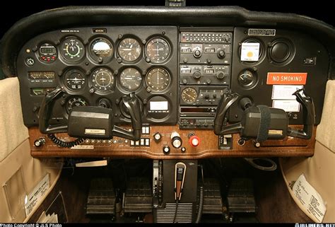 Skylife (cessna) cessna 172 skyhawk mahogany model airplane. Cool Jet Airlines: Cessna 172 Interior