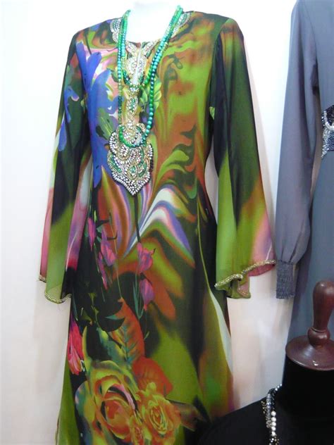 Kain songket untuk selendang, kain songket terbuat dari benang. Dari Teratak Kain Vietnam: Baju Kurung Manik Fesyen Tahun 2011