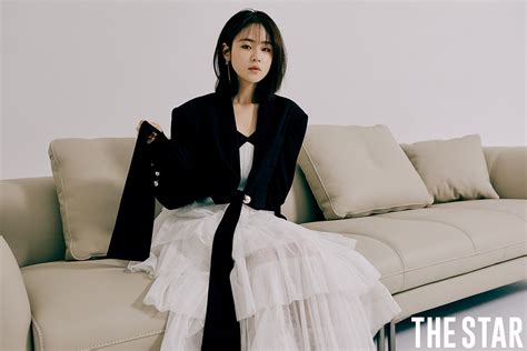 우연히 발견한 일탈용 sns 계정에서 세주와 똑같은 몸을 발견하게 된다. 34년 전통의 소파 전문브랜드, 유명 셀럽들도 극찬하는 1등 소파.