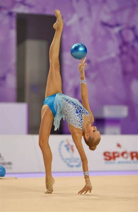 Pin De Marina En Rhythmic Gymnastics Photos Leotardos Para Gimnasia Rítmica Poses