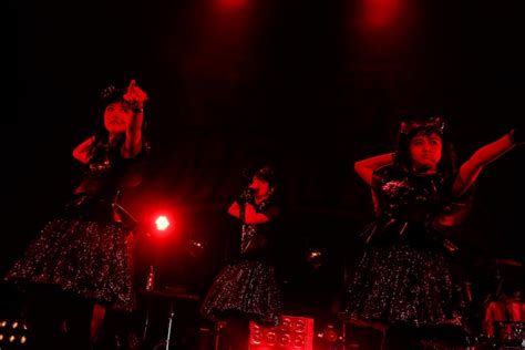 「babymetal 5大キツネ祭り In Japan 白キツネ祭り」大阪・zepp Osaka Bayside公演の様子。（photo By