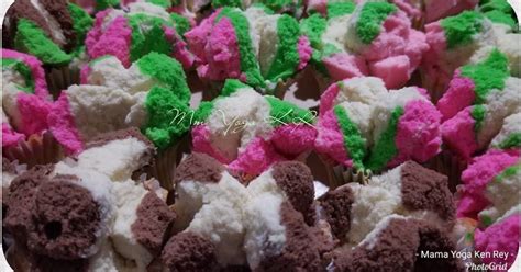 Kue bolu juga dapat dijadikan sebagai kue jenis lain sehingga tidak heran jika kue ini selalu hadir di berbagai acara. Resep Kue Bolu Dengan Takaran Sendok - Cara Membuat Bolu ...