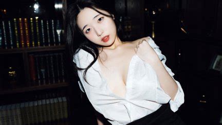 Yeon Woo Women Model Asian Brunette Women Indoors Cleavage Bare