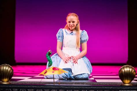 review of alice in wonderland at ctc in minneapolis play off the page