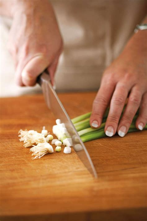 How To Cut Green Onions Into Perfectly Even Slices Better Homes And Gardens