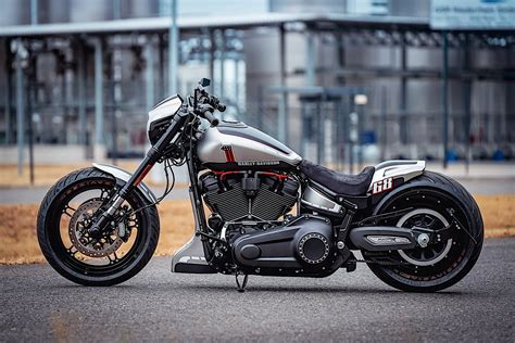 Harley Davidson Fxdr Turns Into Silver Rocket In The Hands Of