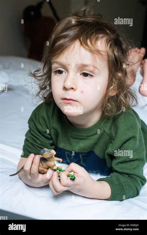 Boy Scratching Head Hi Res Stock Photography And Images Alamy