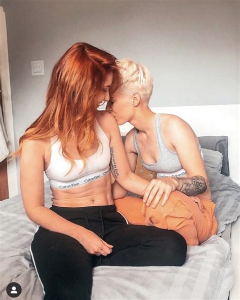Teer Spanne Hinausgehen Lesbian Kiss Instagram Treiben Versuchen Unabhängig