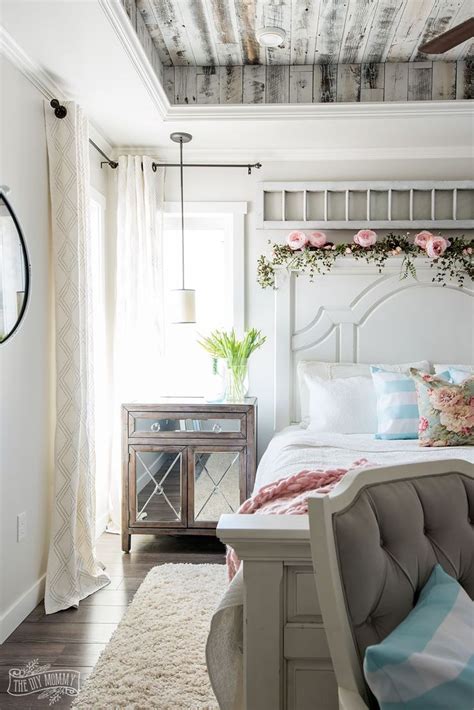 Perfect Spring Bedroom Decorating Ideas 34 Homyhomee