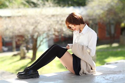 Fotos Rock Long Socken Bluse Mädchens Bein Asiatisches Sitzt High