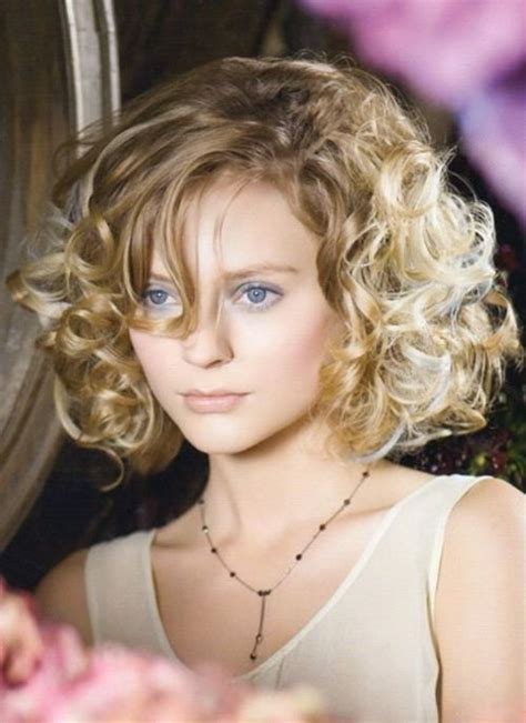 Heart shaped face haircuts medium hair styles curly hair styles medium curly latest hairstyles cool hairstyles middle part hairstyles hair color the top 28 hairstyles for heart shaped faces of 2021. 111 Amazing Short Curly Hairstyles for Women To Try in 2018