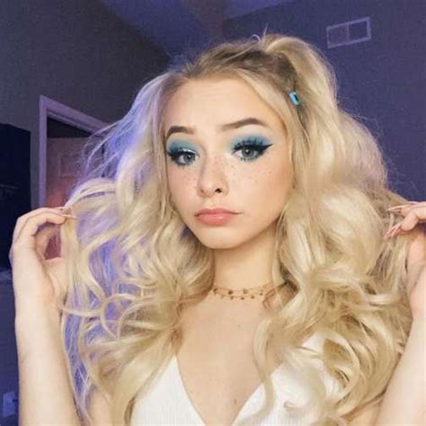 Zoe laverne is an american youtuber and tiktok star who is well known for her amazing personality. Zoe LaVerne (TikTok Star) Bio, Age, Boyfriend, Net Worth, Height, Pictures