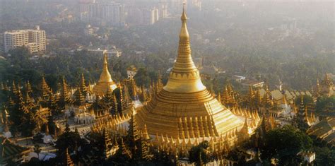 Myanmar or burma, officially the republic of the union of myanmar, is a country in southeast asia. Shwedagon pagode: Hoogste tempel van Myanmar - MYANMAR REIZEN