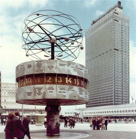 Alexanderplatz Mit Urania Weltzeituhr Von Erich John 1969 Weltzeituhr Ostberlin Berlin Marzahn