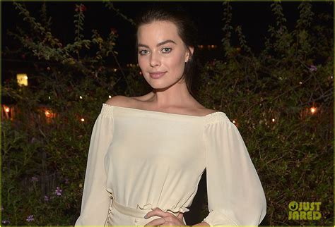 Full Sized Photo Of Margot Robbie Is All Blinged Out For Carmella