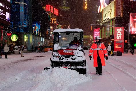 Manhattan New York Massive Snow Storm Hits Nyc Northeast Snow