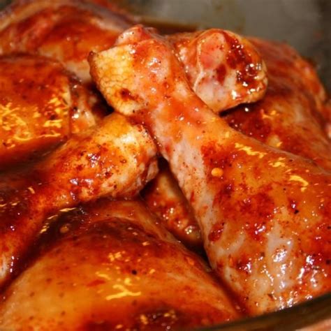 Luego reduce la temperatura a 180 °c (350 °f) y cuécelo de 10 a 30 cuando esté dorado, retira el pollo de la bandeja de horno, colócalo en un plato para servir y cúbrelo con papel aluminio. Cómo cocinar muslos de pollo en el horno | Receta (con ...