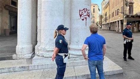 Sono Due Soldati Usa I Vandali Della Basilica Palladiana A Vicenza