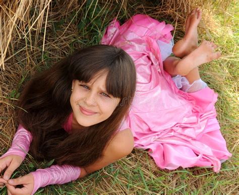 Portrait De Fille Ans En Nature Photo Stock Image Du Fille Longtemps