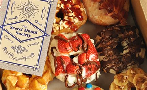 The Secret Donut Society Suculentas Donas Con Un Halo De Misterio