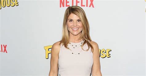 Fuller House Addresses Why Lori Loughlins Aunt Becky Is Gone
