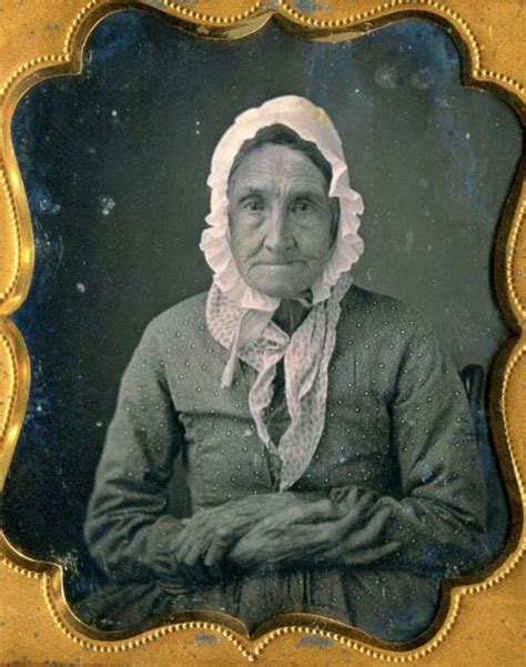 18 incredible portrait photos of elderly women who were born in the 1700s