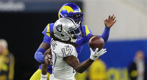 Raiders' Davante Adams makes ridiculous one-handed catch over Rams