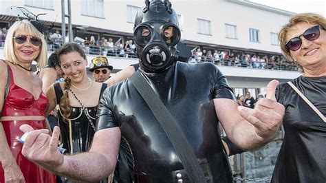 Friedrichshafen Konstanz Leinen Los Für Lack Und Leder Das Torture Ship Verkehrt Wieder Auf