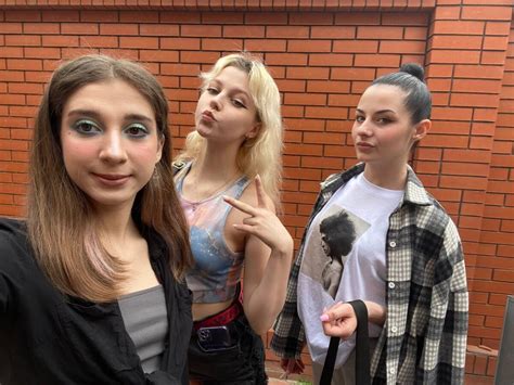 Discover Trending Posts by Top Webcam Models | myAV Live