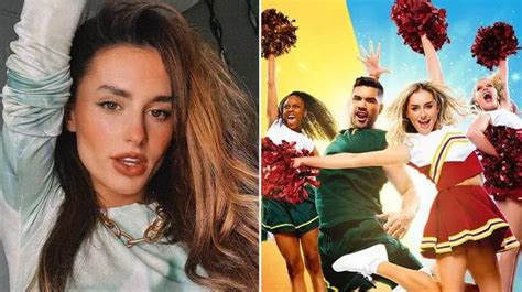 Love Islands Amber Davies Lands Another West End Role In Bring It On Musical Mirror Online