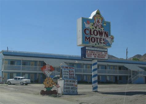 Once a booming, goldmining hotspot with a population of over 50,000, tonopah now houses just around 2,500 people. Tonopah, Nevada has a clown motel, miners' graveyard, and ...