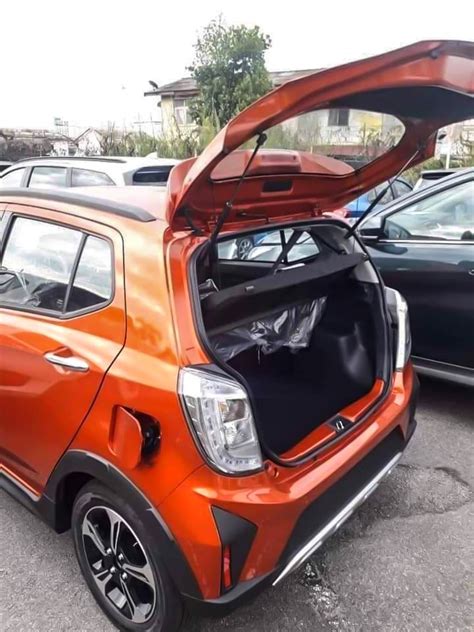 Perodua axia (2019) is the cheapest hatchback car available in malaysia. 全新 Perodua Axia 2019 实车照曝光!超帅气的外形!最低RM 24K+起! - LEESHARING