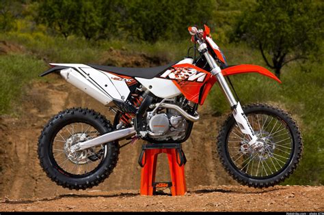 Ktm says the 450 exc racing weighs 113.04 kg (250 pounds) dry, has a 1480 mm (58.3 in) wheelbase, a 925 mm (36.4 in) seat height, and a 8.5. 2011 KTM 450 EXC - Moto.ZombDrive.COM