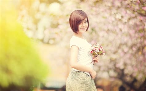 여자의 흰색 탑 봄 여자 아시아 깜박임 Bokeh 미소 꽃 Hd 배경 화면 Wallpaperbetter