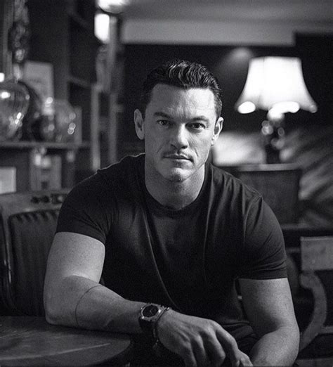 Pin By Lynda Miller On Luke Evans Luke Evans New Job Bard