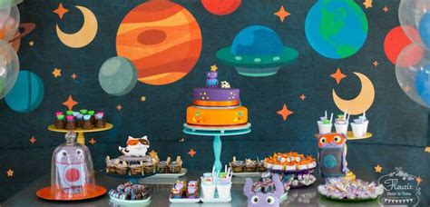 It doesn't take much to turn your home into a party space. Kara's Party Ideas Home Inspired Alien Birthday Party