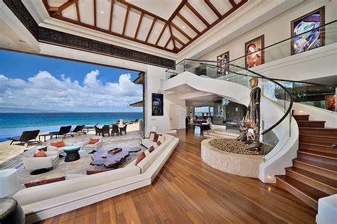 Luxury Beachfront Estate In Maui